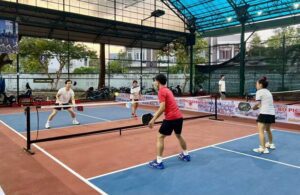 Cú vô-lê có thể được thực hiện ở bất kỳ thời điểm nào trong trận đấu miễn là bóng chưa chạm đất