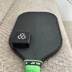 Hiệu quả của cục tẩy vệ sinh bề mặt vợt pickleball CRBN